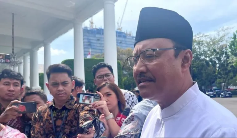 Mensos Laporkan Penyaluran Bansos dan Sekolah Rakyat ke Presiden Prabowo