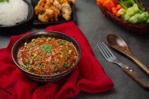 Membuat sambal cumi